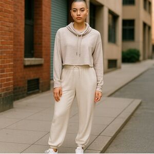 Calvin Klein Performance Top Womens Size XS Beige Cropped Athletic Soft Hoodie